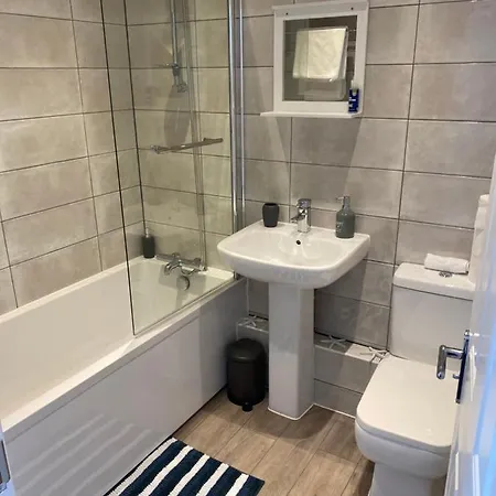 Penthouse Apartment With Seaviews Walton-on-the-Naze Exterior photo